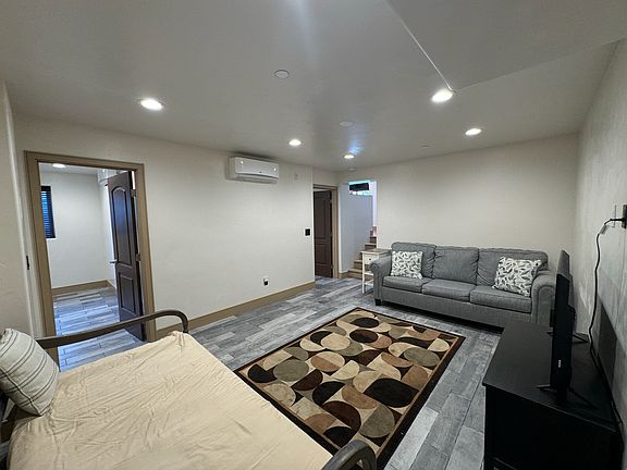 3rd image of 27349 Dobbel Ave
