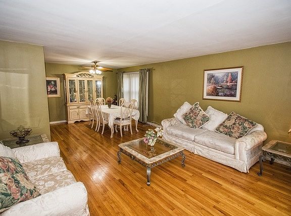 2nd image of 3333 Crain St