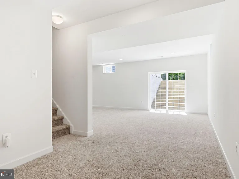 301 Kingdom Dr — Photo 90