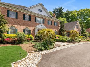 5 Valentine Farm Ct, Glen Head, NY 11545