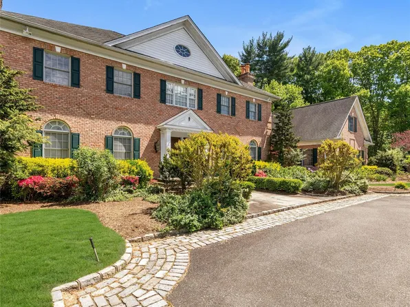 5 Valentine Farm Court, Old Brookville, NY 11545