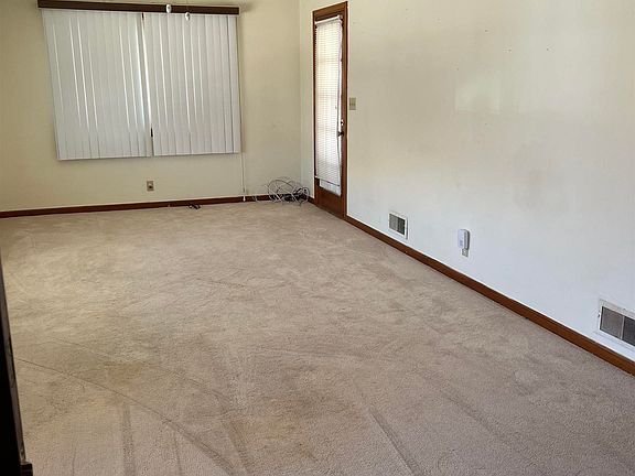 3rd image of 715 N Burlington Ave