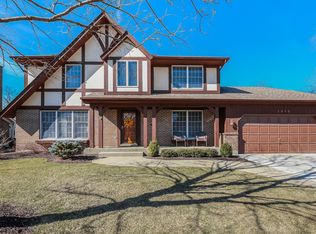 1313 Virginia Ave, Libertyville, IL 60048