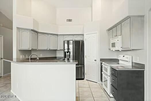4th image of 2443 S LENNOX --