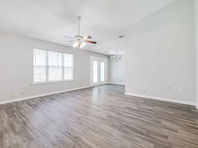4903 McCall Rd — Photo 5