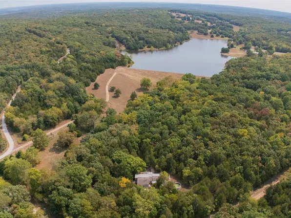 3980 Fishman Pl, Edwards, MO 65326