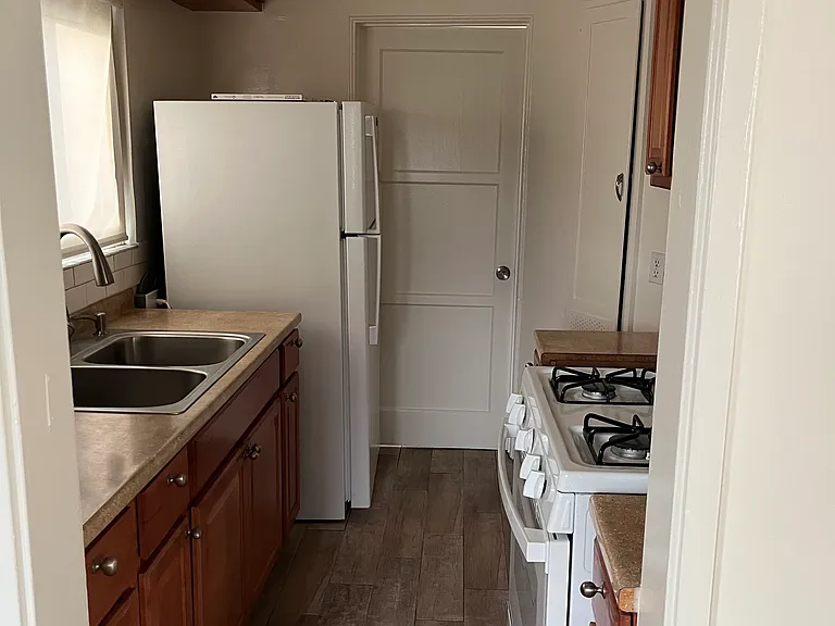 811 1/2 E Nutwood St #811-1/2 — Photo 6