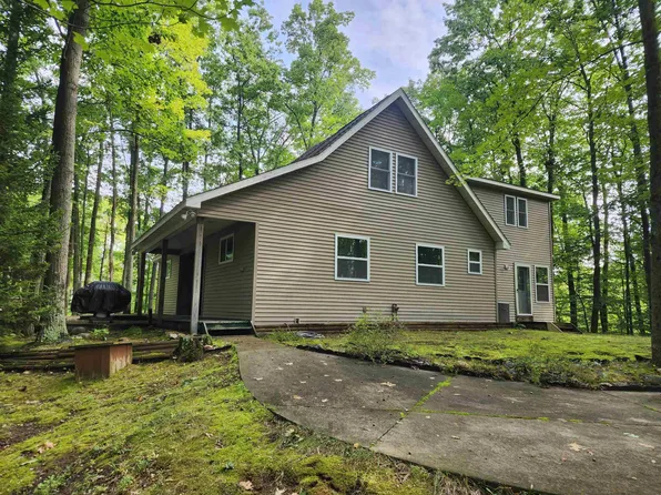 4262 S Canal Dr, Harrison, MI 48625