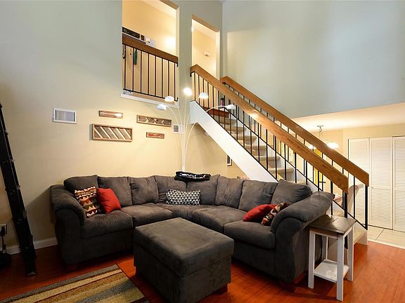 2nd image of 337 N Boyle Ave