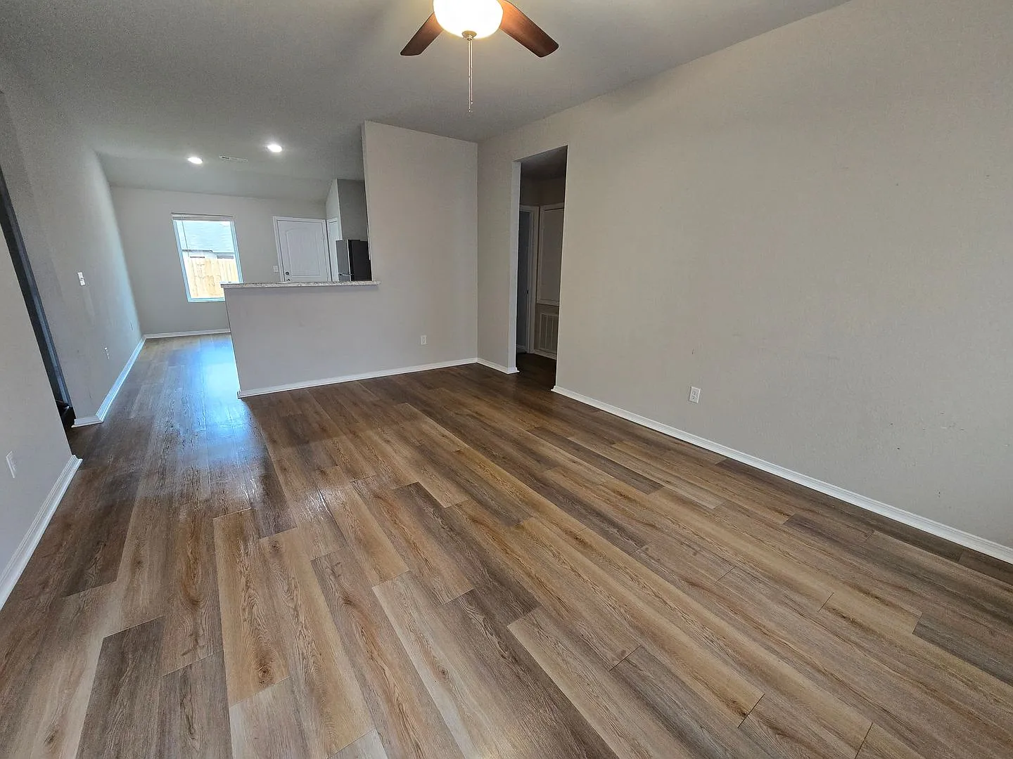 4520 Olympic — Photo 2
