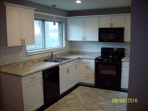 4th image of 920 S Broadway St