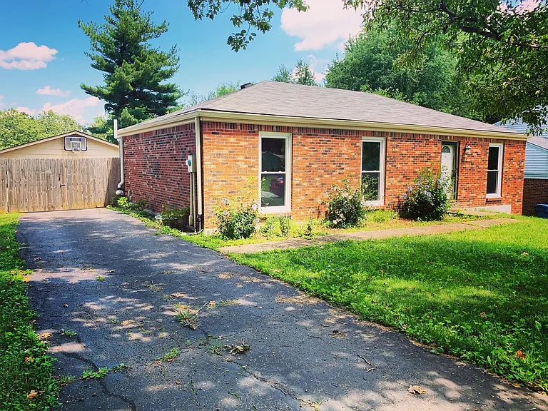 4001 Riveroaks Cir — Photo 1