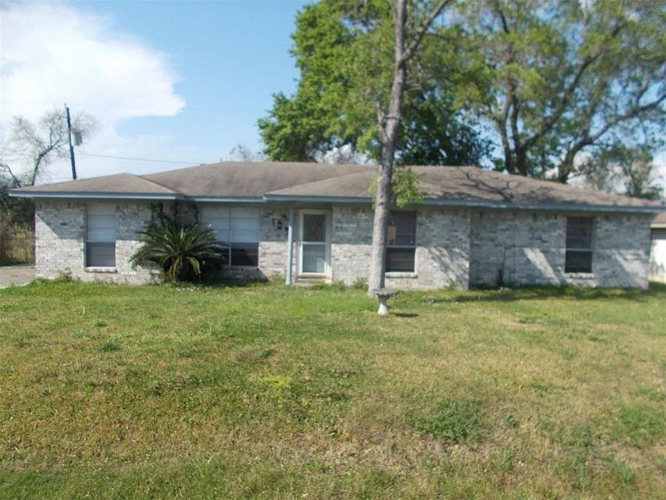 1st image of 107 Honeysuckle Dr
