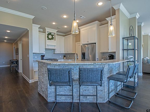 2nd image of 2801 Wexford Dr APT 103