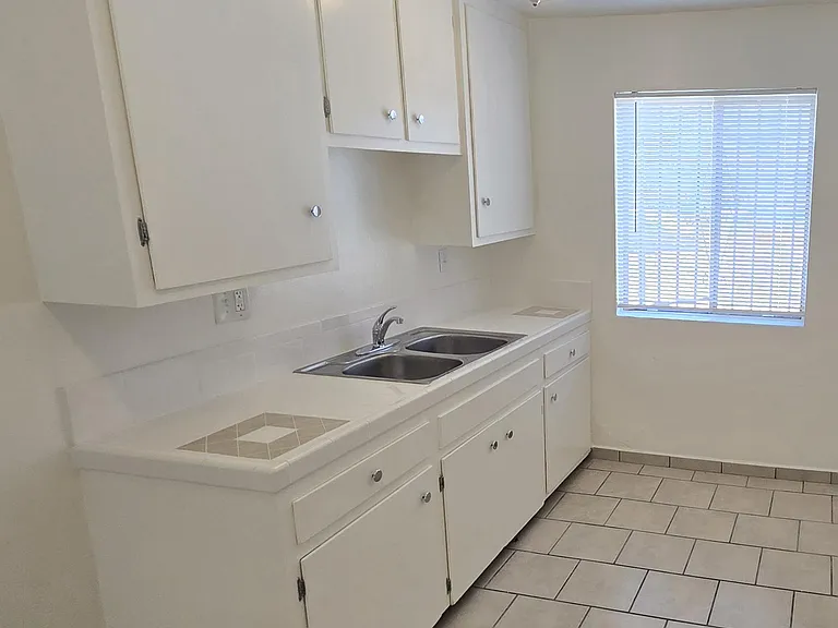 Baldwin Ave. Apartments — Photo 16