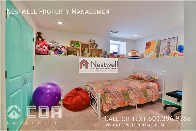 562 S Elizabeth St — Photo 18