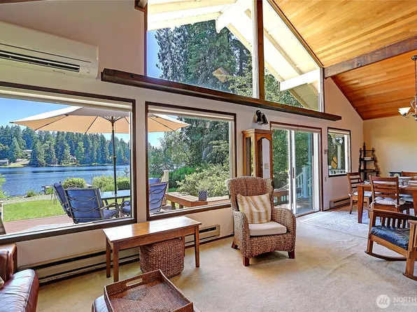 13806 W Lake Kathleen Drive SE, Renton, WA 98059