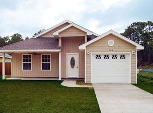 902 NE 6th St, Carrabelle, FL 32322