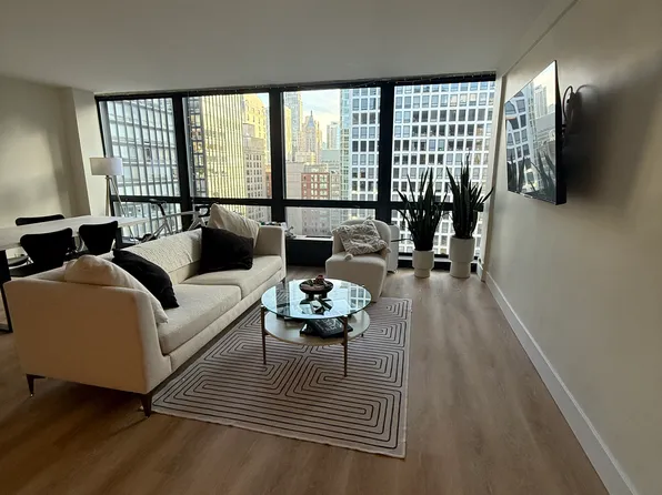 900 N Lakeshore Dr #2106, Chicago, IL 60605