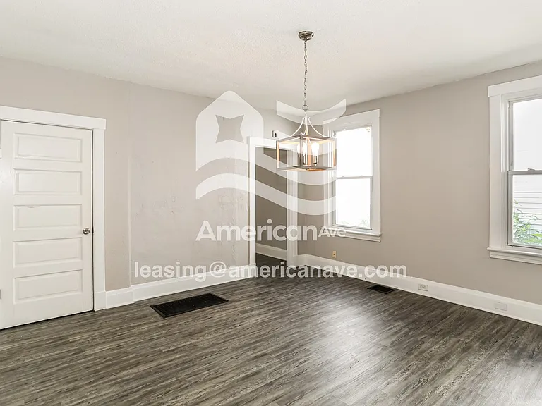 1431693_005_living_room_5.jpg