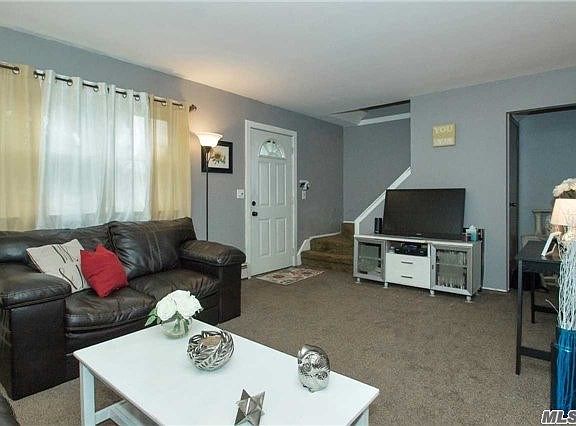3rd image of 14 Federal Ln
