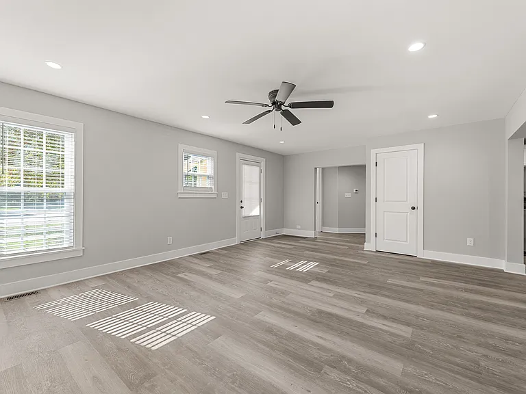 37386 Detroit Rd — Photo 11
