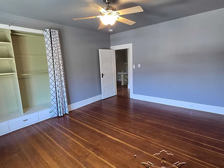 210 N Auburn St — Photo 33