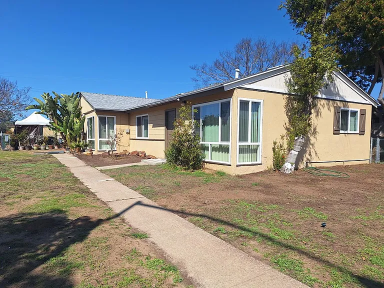 4866 Clairemont Dr — Photo 2