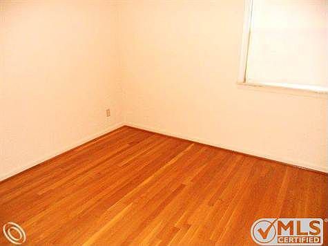 Bedroom 1.JPG