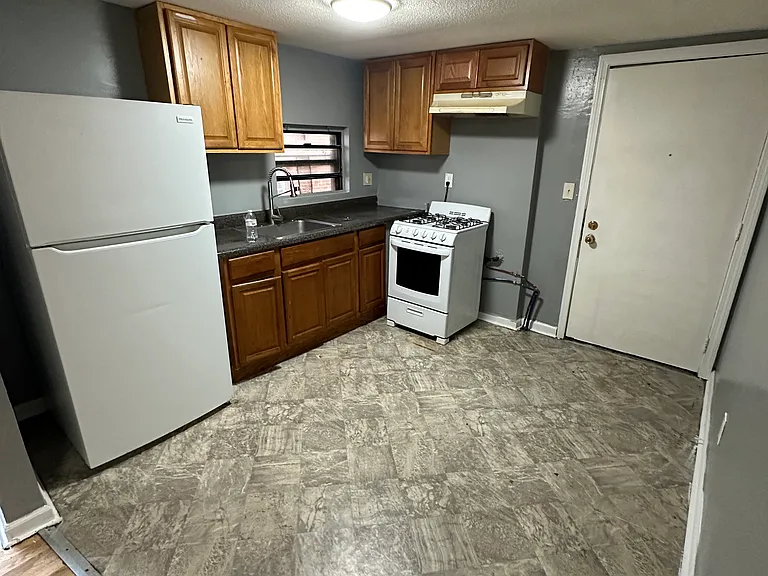 27 Williams St #3 — Photo 4