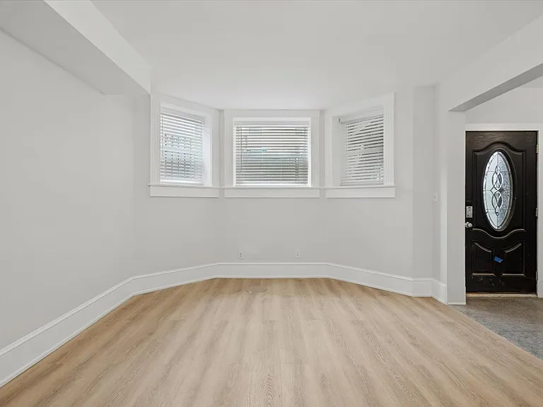 859 W Wellington Ave #G — Photo 5