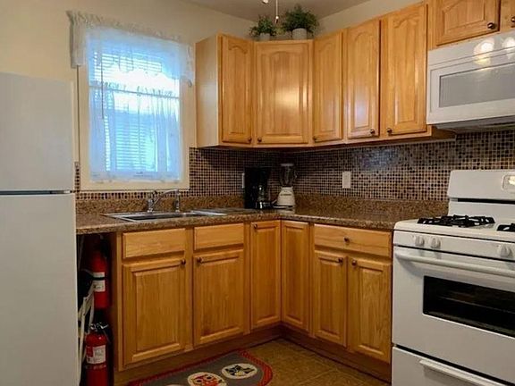 5th image of 225 Sheridan Ave #B