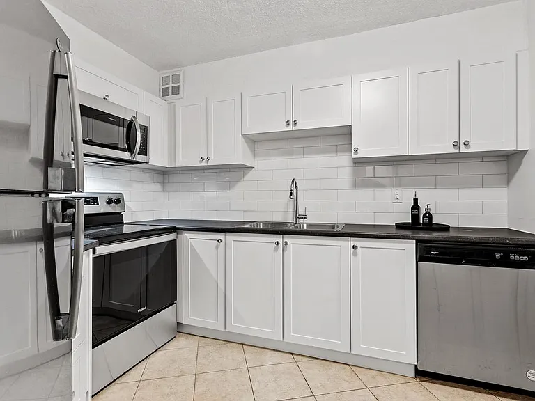 3360 Paul Anka Dr — Photo 12