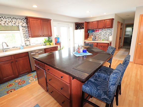 4th image of 1053 Morningside Dr