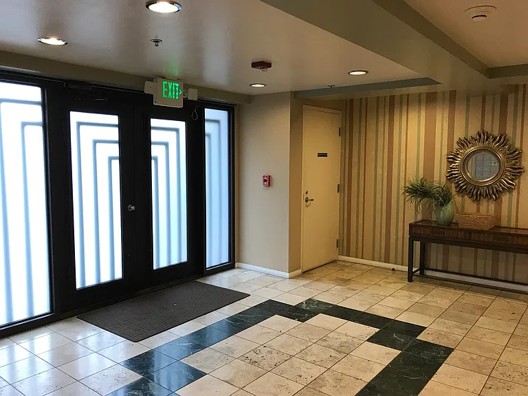 11124 Burbank Blvd #201 — Photo 4