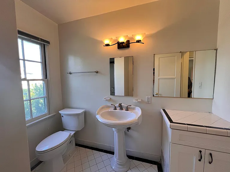 314 N Saint Andrews Pl #3 — Photo 6