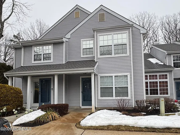 407 Hampton Ct — Photo 1