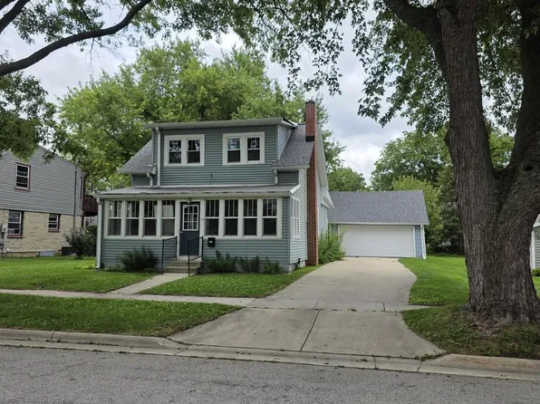 29 S Locust STREET, Oconomowoc, WI 53066