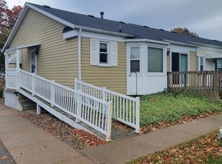 987 Village Ln #200, Jenison, MI 49428