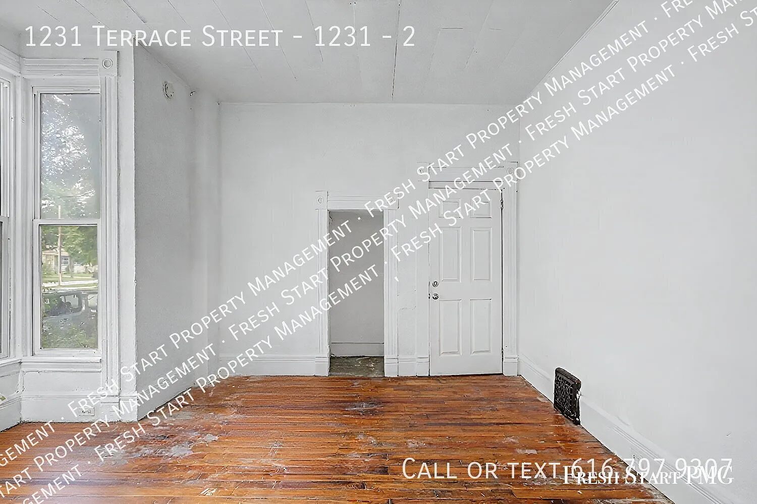 "Cozy Urban Living: Charming 1-Bedroom Apartment in Muskegon's Heart!" — Photo 3