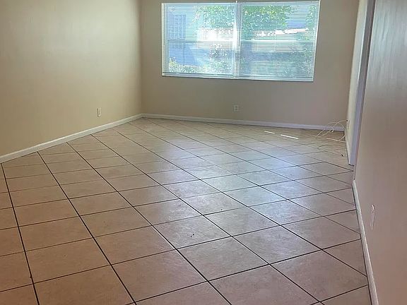 4th image of 420 W Palm St #25
