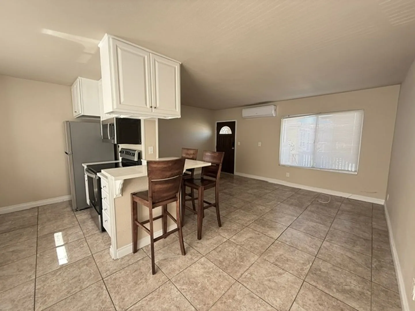 Charming 1 Bedroom Condo in Gated Chula Vista Community with Pool and Parking! — Photo 3