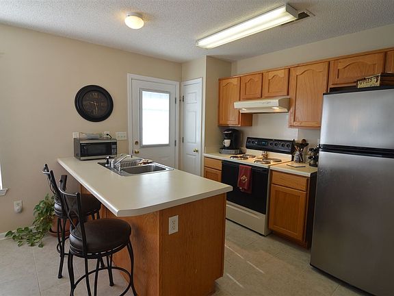 5th image of 360 Village Dr