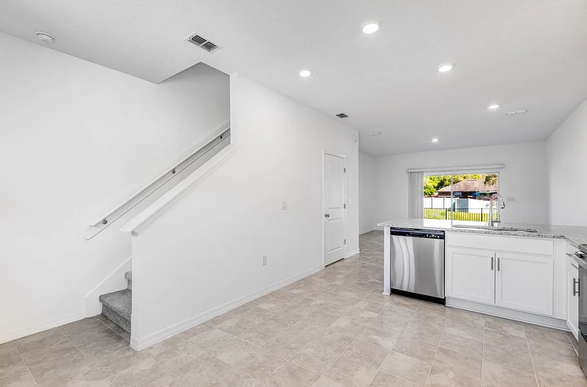 2 bed, 2.5 bath, 1187 sqft, $1,685 — Photo 3