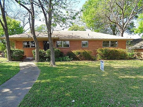 2nd image of 711 Green Cove Ln