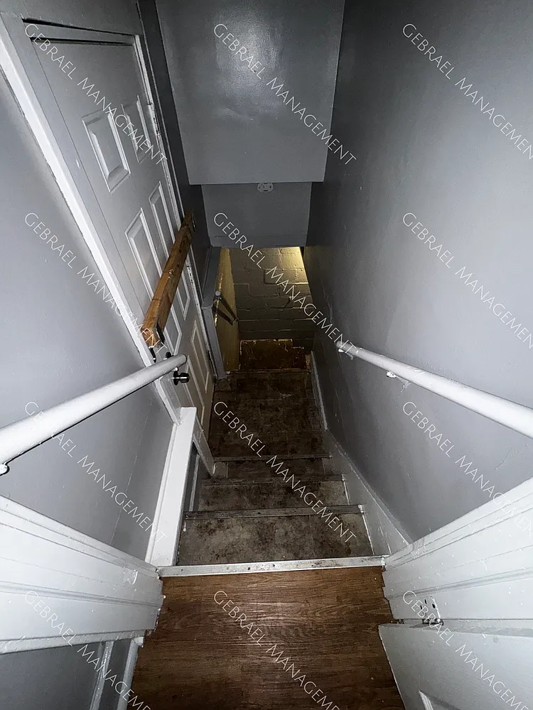 2561 Tyrone St — Photo 3