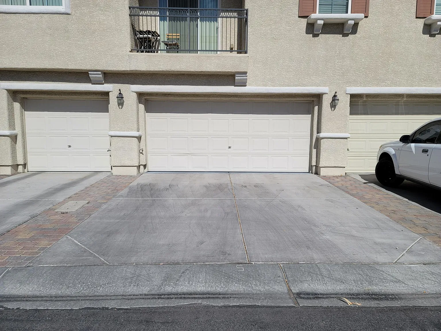 3 bed, 2.5 bath, 1489 sqft, $1,995 — Photo 2