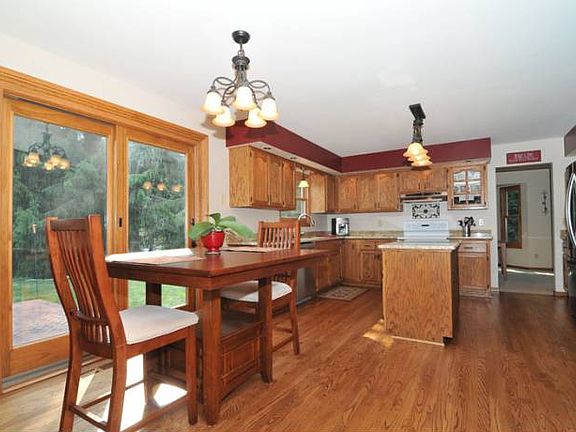 Kitchen & Dinette