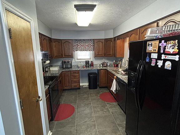 3rd image of 15 Ashwood Ct #15A-15B