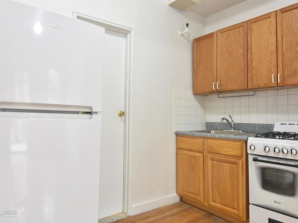 2nd image of 131 Columbia St APT A4